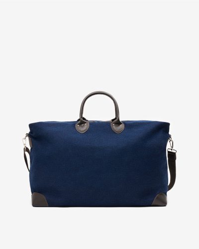 Stor reiseveske i mørkeblå denim med detaljer i brunt skinn