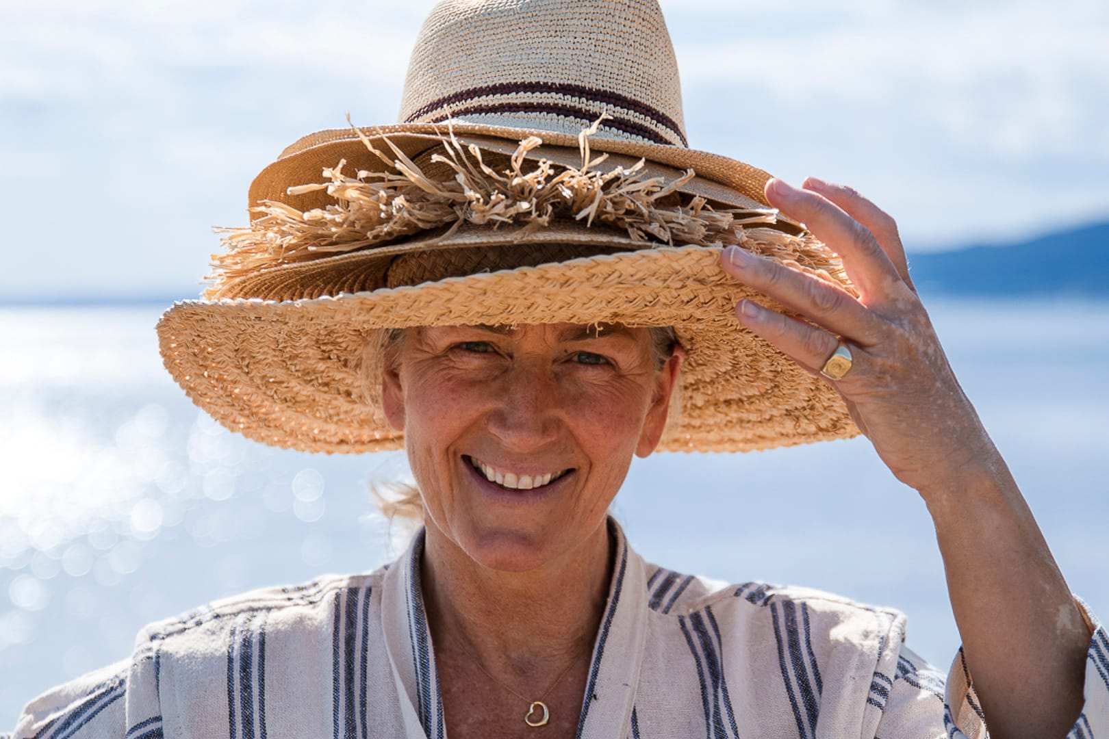 Stråhatter i raffia – håndverk og bærekraft