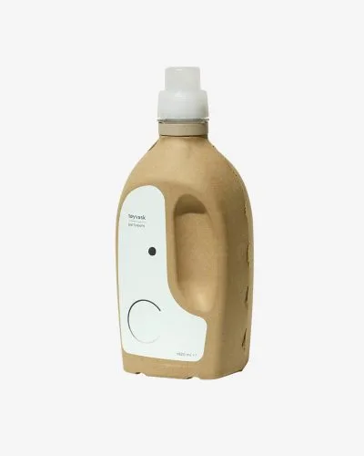 Produktbilde: Brun papirflaske med hvit kork fra Csoaps. Flasken inneholder parfymefri tøyvask.